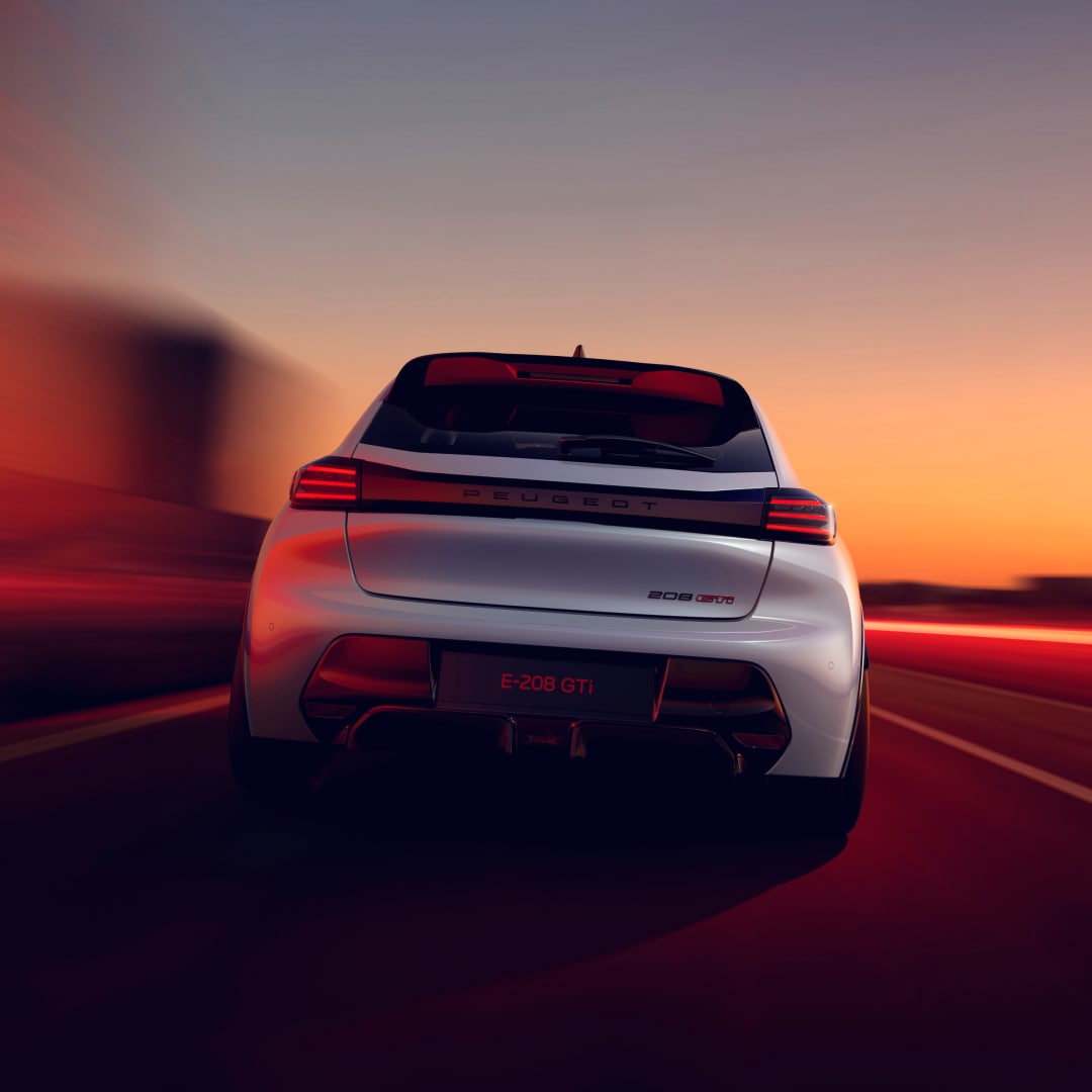 Vue arrière de la nouvelle PEUGEOT E‑208 GTi