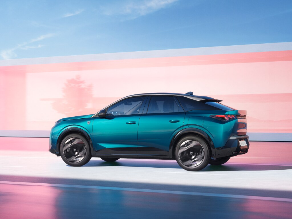 New PEUGEOT E-3008 Obsession Blue profile view