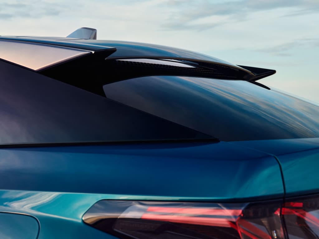 New PEUGEOT E-3008 Blue Obsession floating spoiler