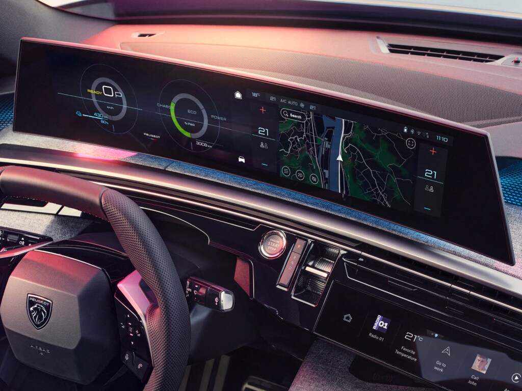PEUGEOT i-Connect® Advanced panoramic touch screen