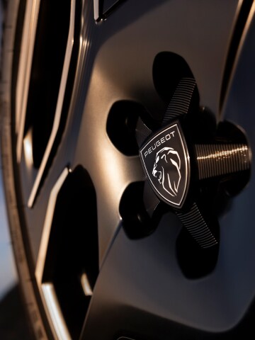 PEUGEOT E-5008 jantes diamantées